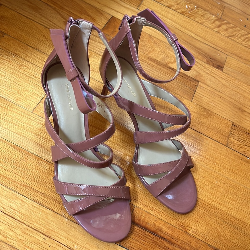 Ann Taylor - Kelli Patent Bow Pumps